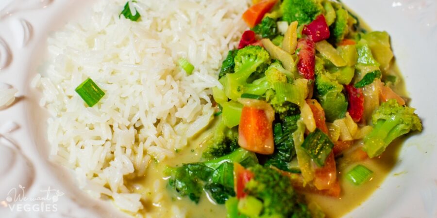 Green curry with basmati rice