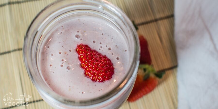 Strawberry Almond Oat Smoothie