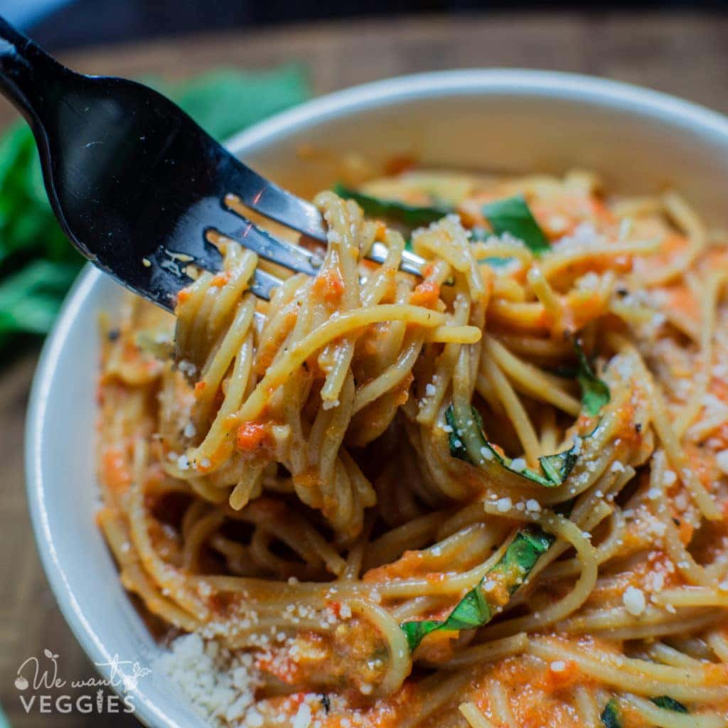 Pasta loaded on to a fork.