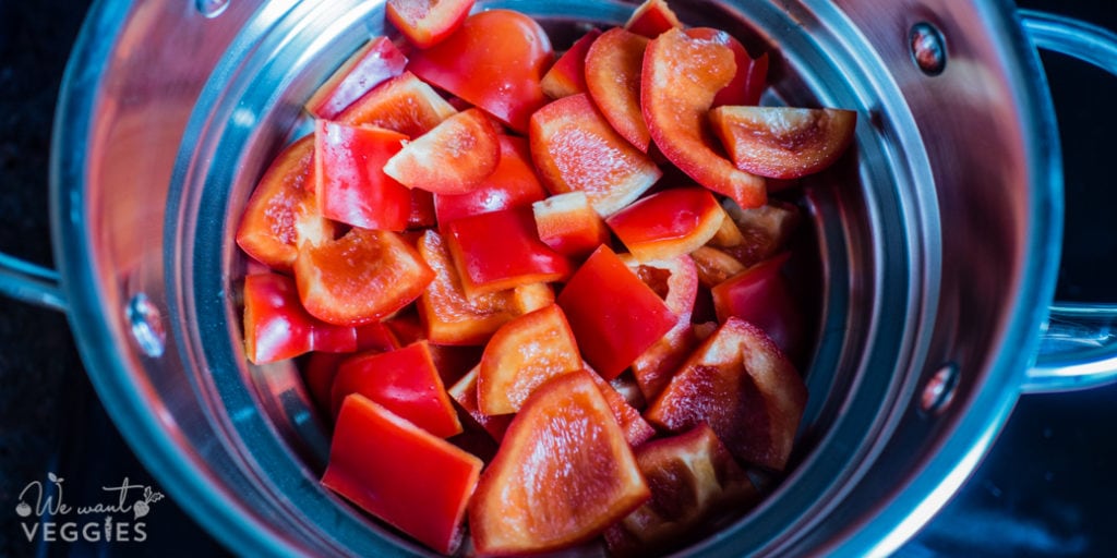 Red pepper in the steamer basket