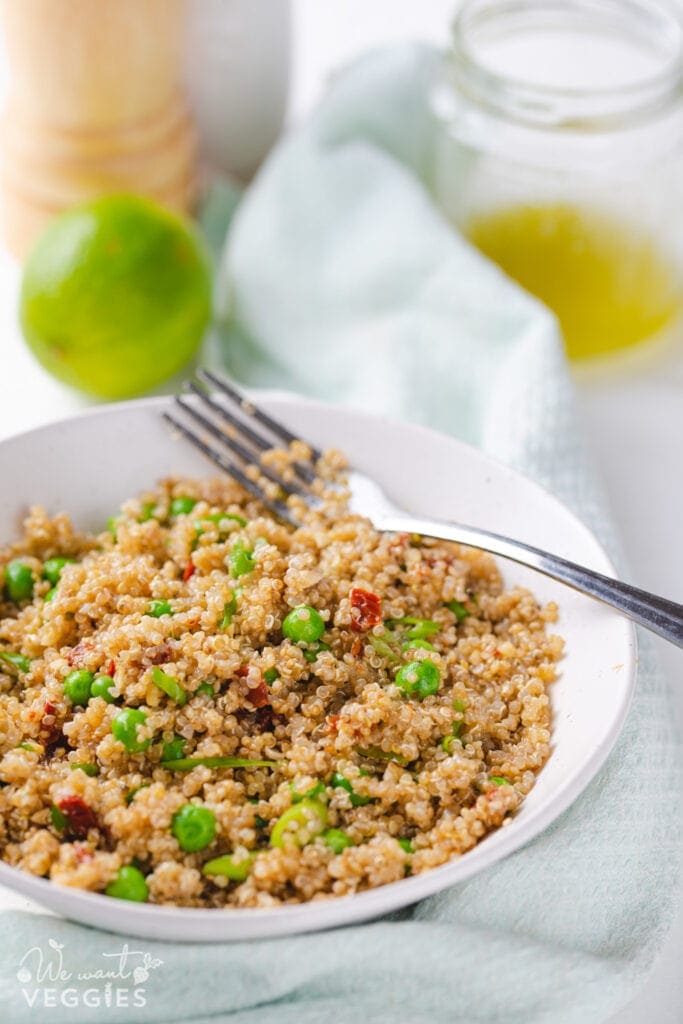 Quinoa Bowl With Sun-Dried Tomato, Spring Onion & Peas