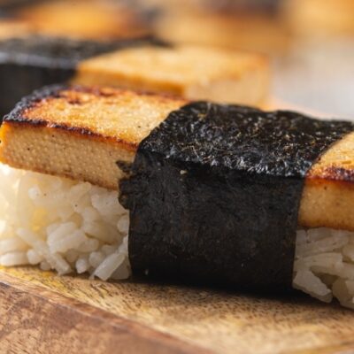 Tofu musubi on cutting board