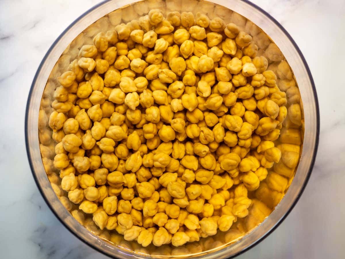 Soaking chickpeas