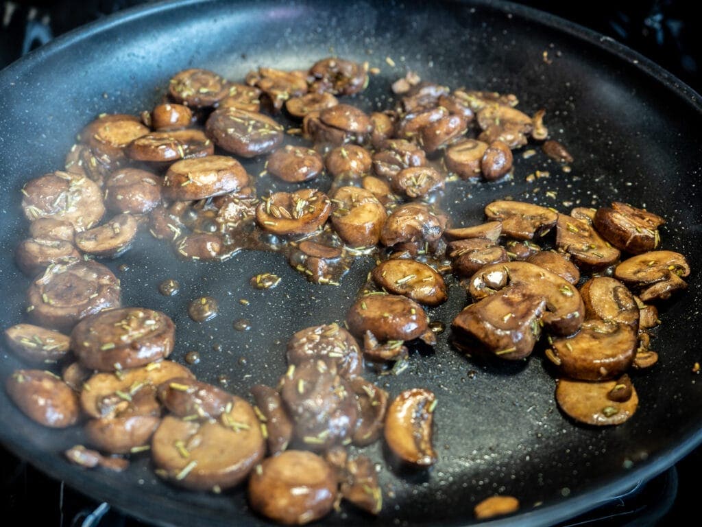 Breakfast Mushrooms: Simple, Savory Brunch Side - We Want Veggies