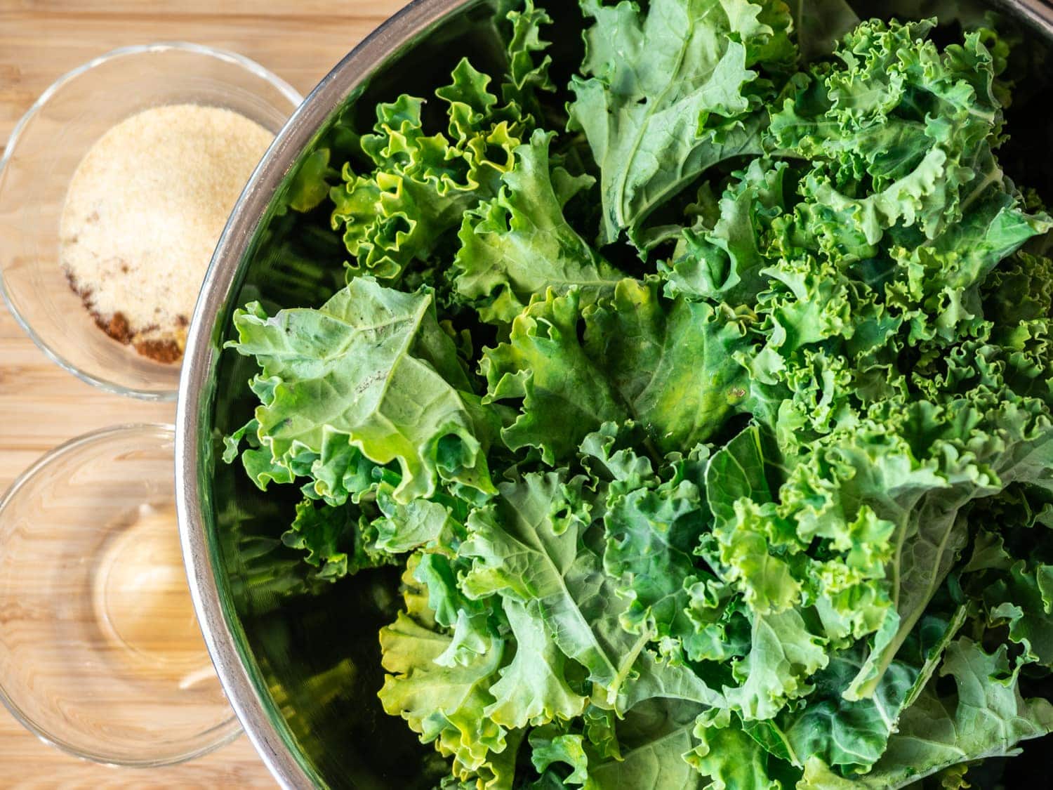 Kale and seasonings