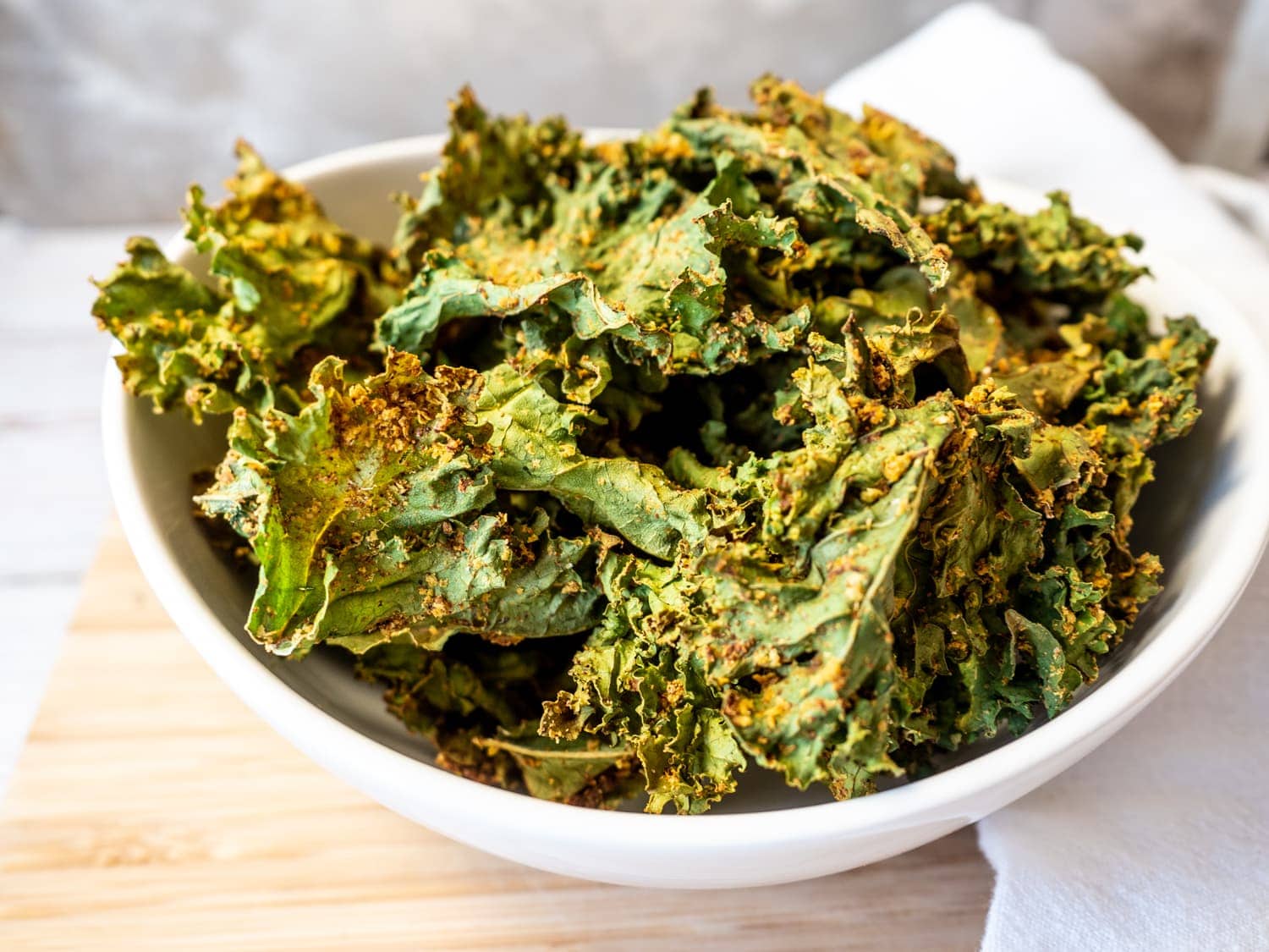 Kale chips in bowl