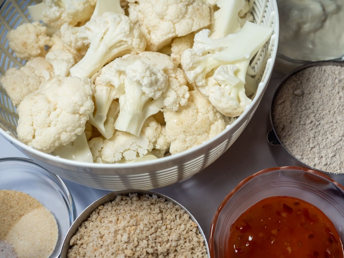 cauliflower, spices, panko, sweet chili sauce, flour, vegan mayo