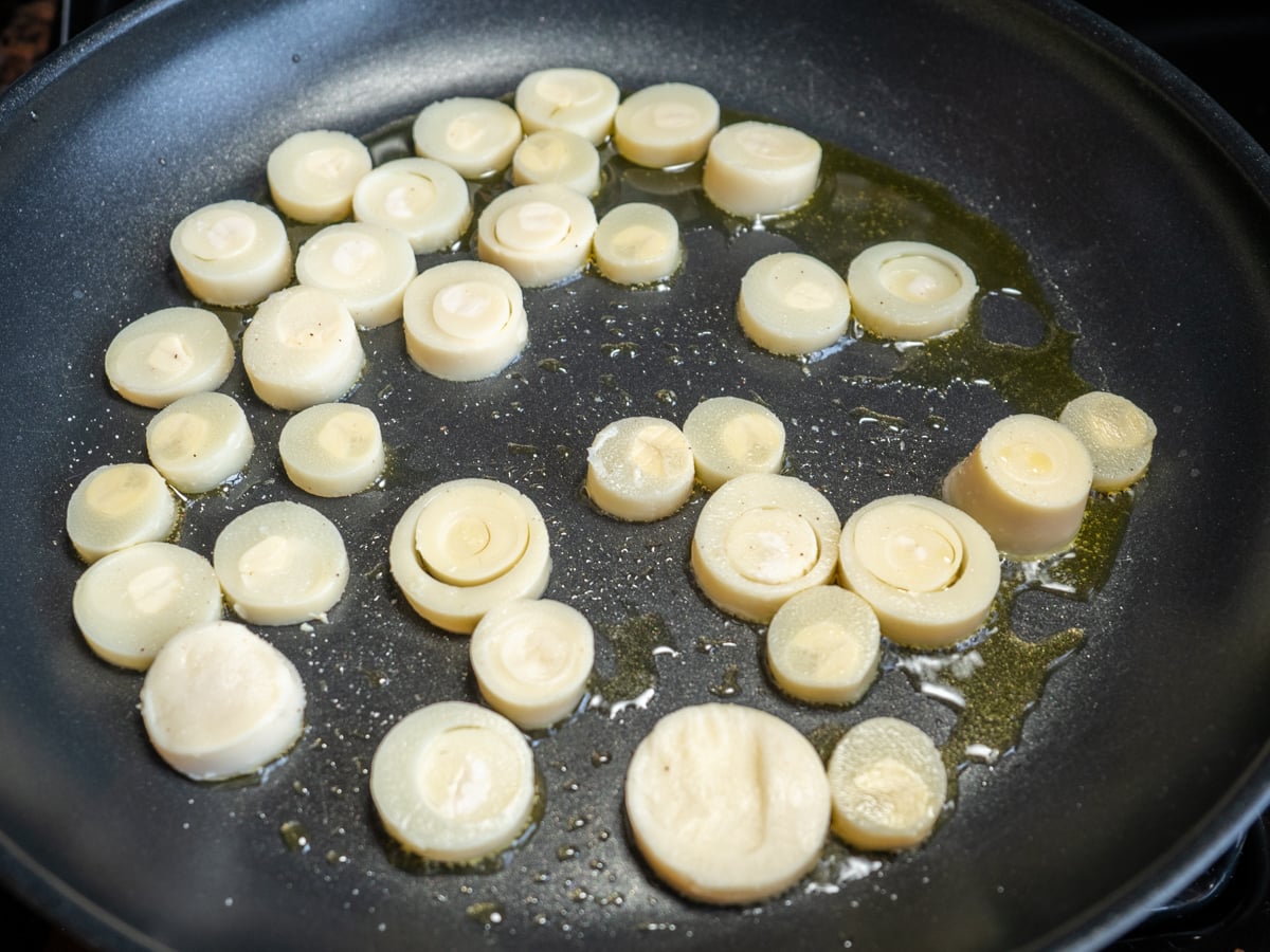 Hearts of palm in pan